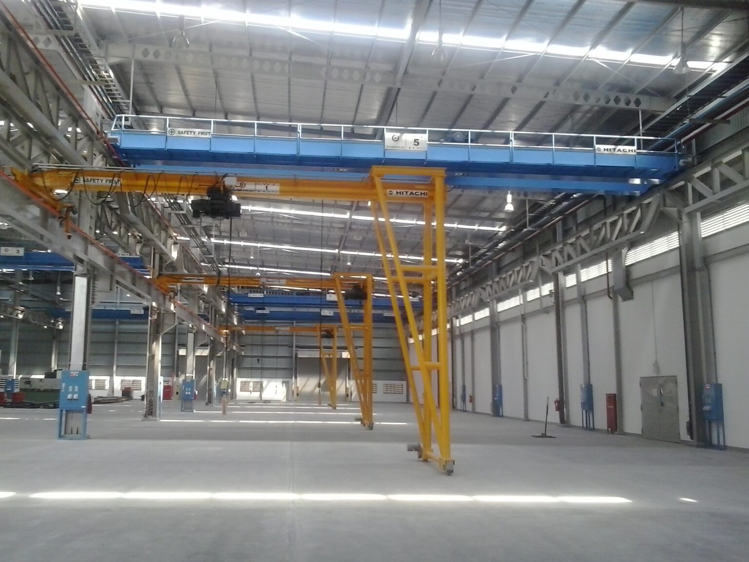 Warehouse gantry crane installation project