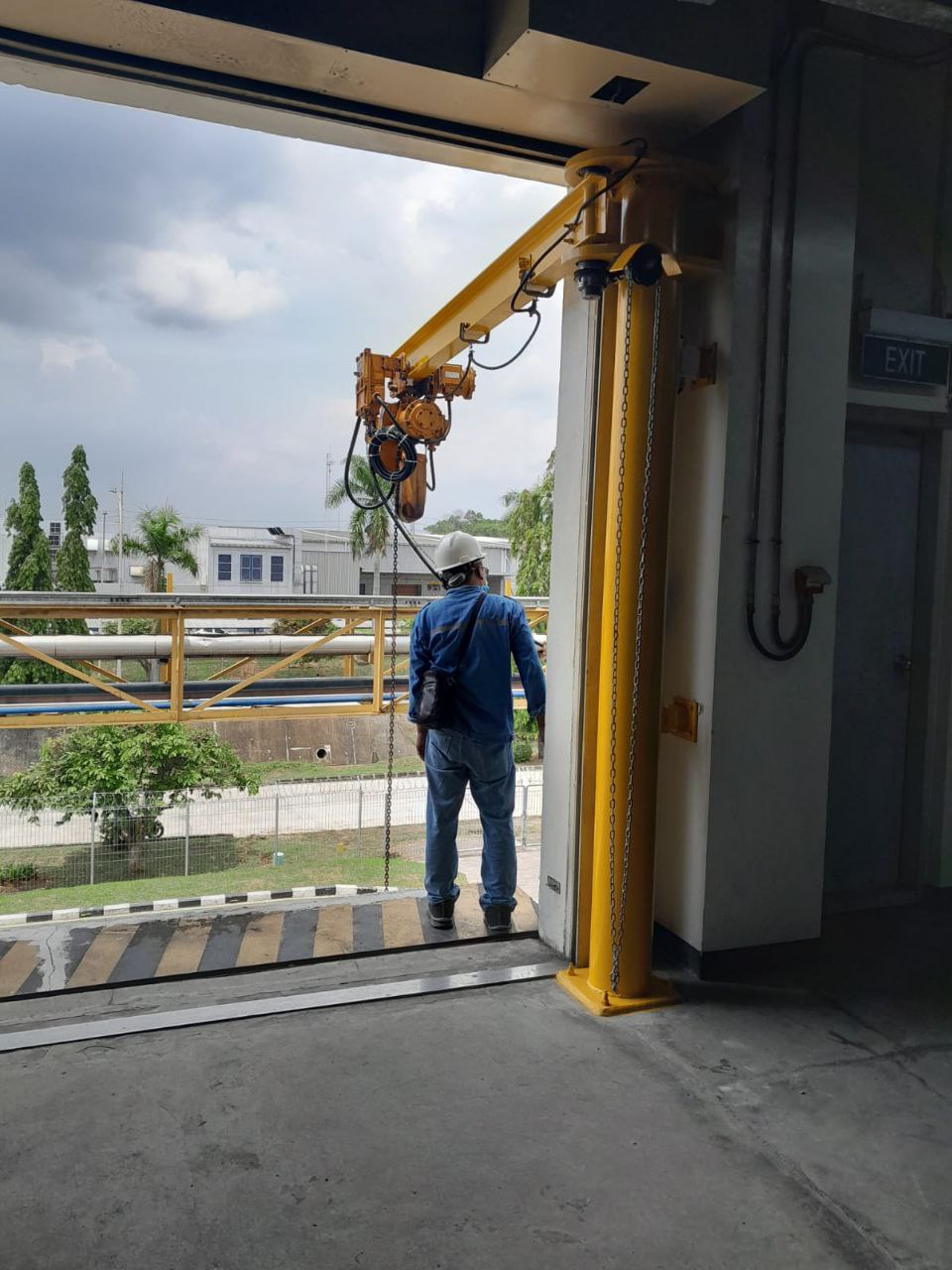 Warehouse jib crane installation project